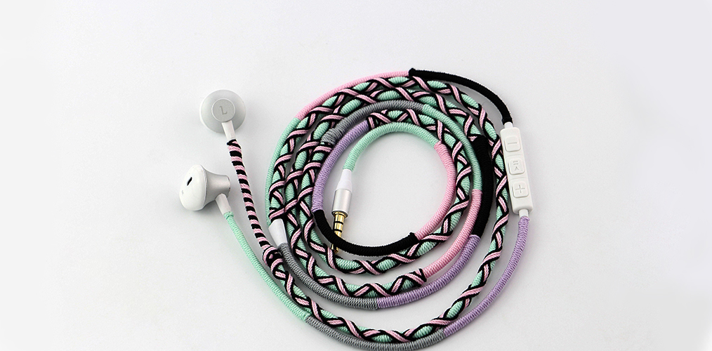 Chinese characteristic knitted in-earphone